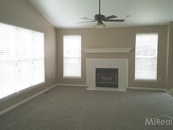 3rd image of 41265 Greenspire Dr
