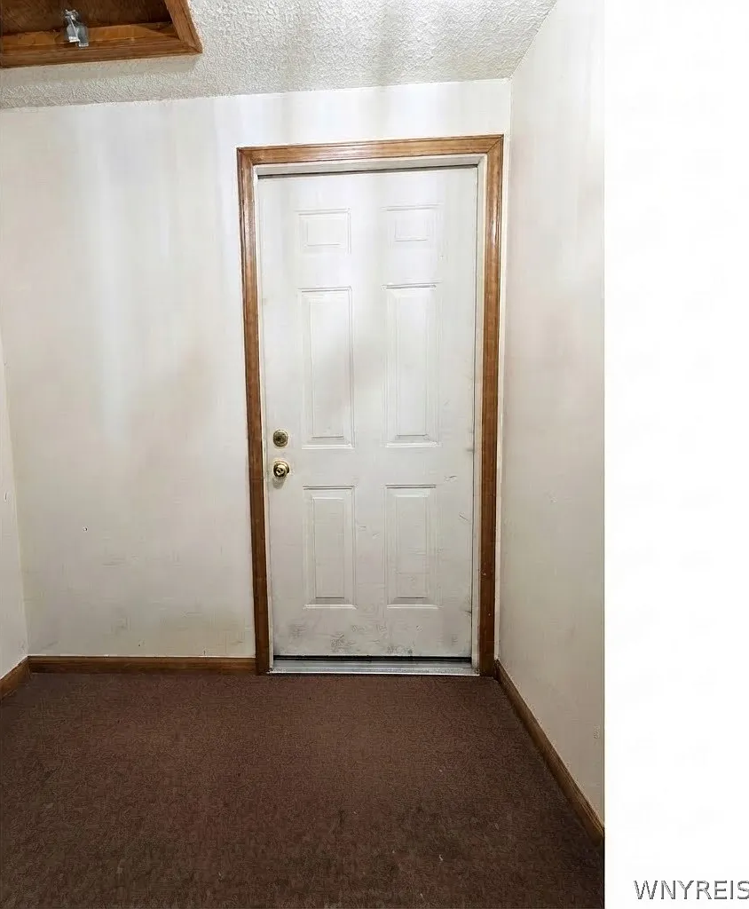3 bed, 1.0 bath, 4998 sqft, $1,500 — Photo 3