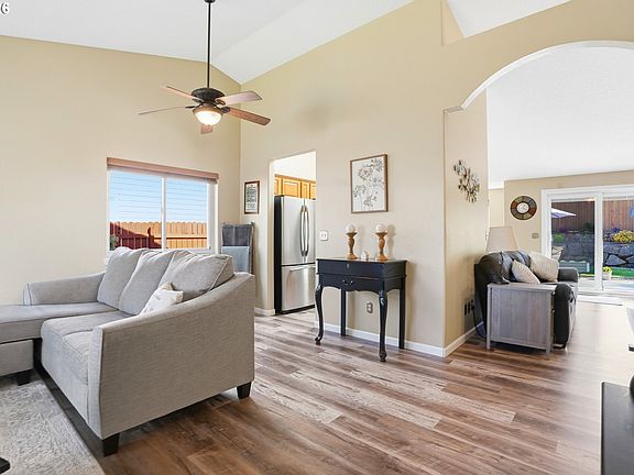 3rd image of 15068 Hiltonhead Ct