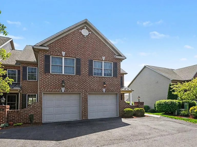 5050 Mendenhall Dr — Photo 3
