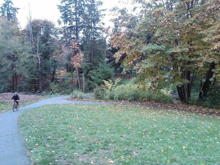 Burke Gilman Place — Photo 19