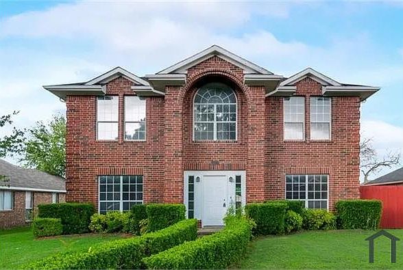 1st image of 2610 Larkspur Ln