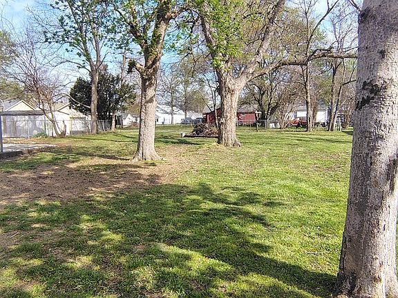 4th image of 414 Poplar St