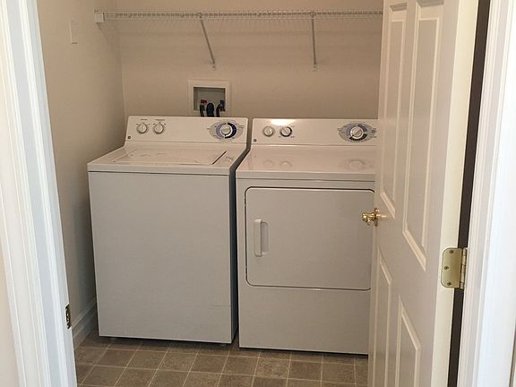 Full Size Washer/Dryer included
