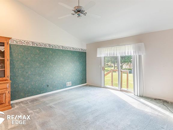 3rd image of 9413 Blue Spruce Ct