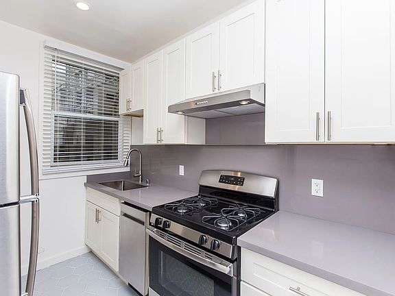 4th image of 1167 Pine St #8L