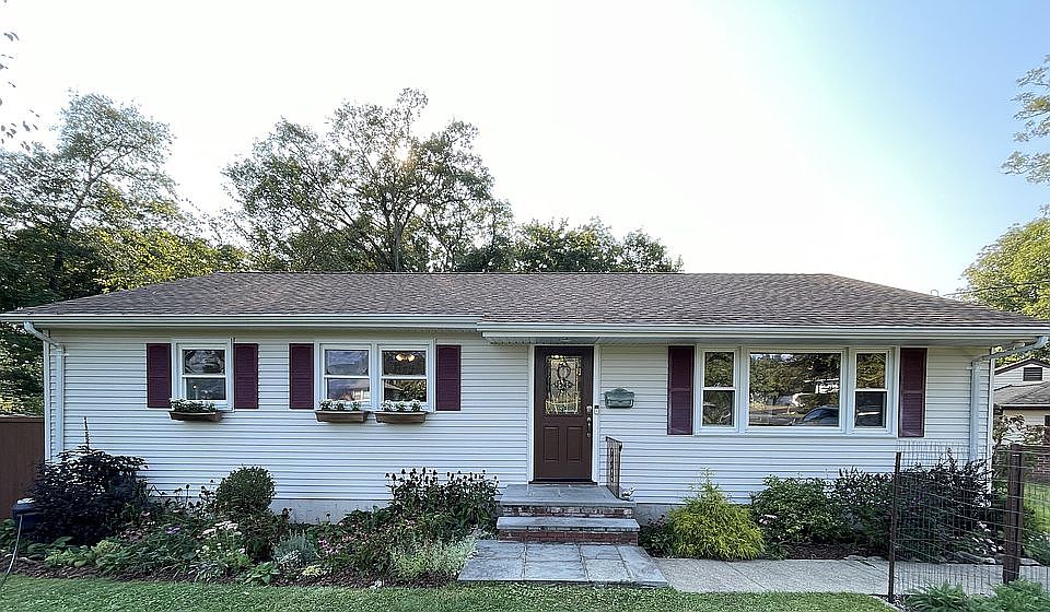 1st image of 45 Ethan Allen Dr