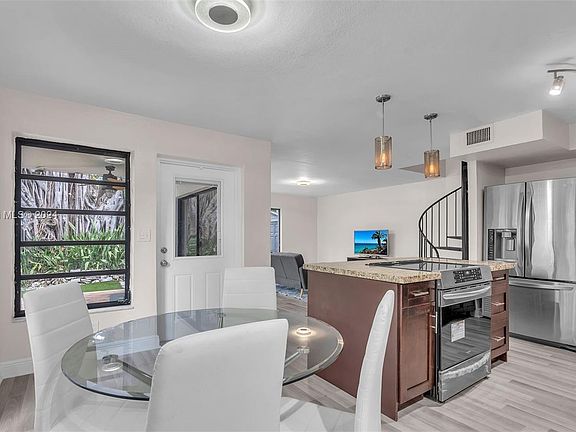4th image of 2981 Bird Ave #10