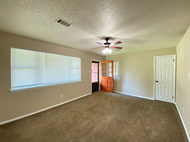 6517 Farmstead Rd — Photo 3