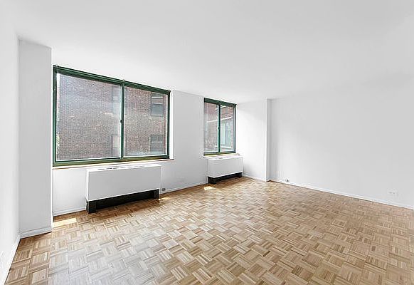 1st image of 275 Greenwich St APT 5F