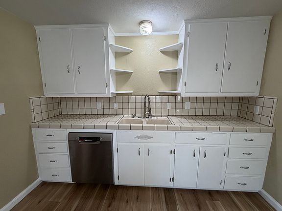 Convenient of new quality appliances while preserving the old fair oaks style.