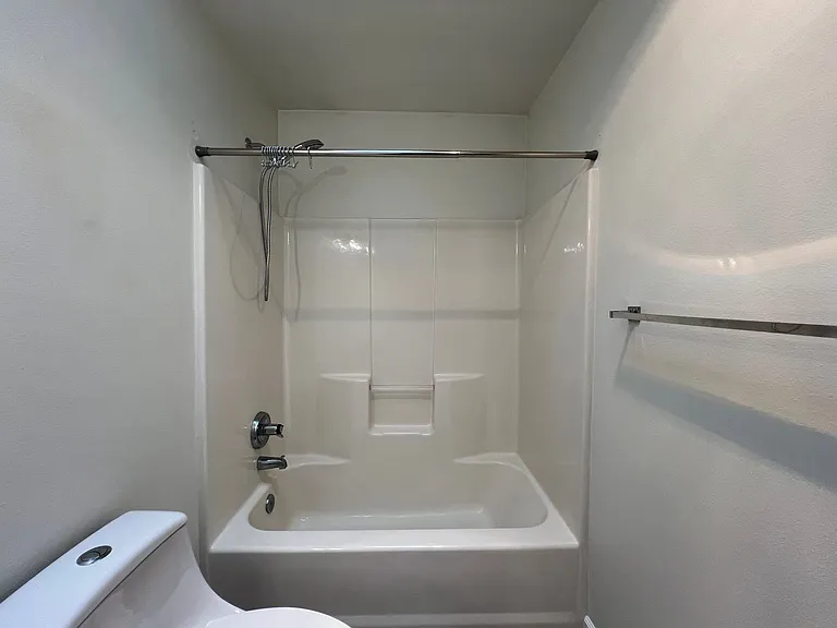 1360 Roma Rd — Photo 28