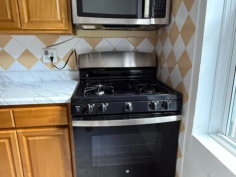 2661 Marion Ave — Photo 3