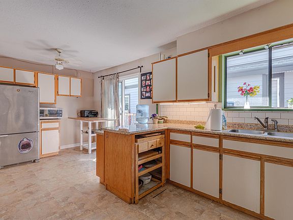 4th image of 11546 Surrey Rd