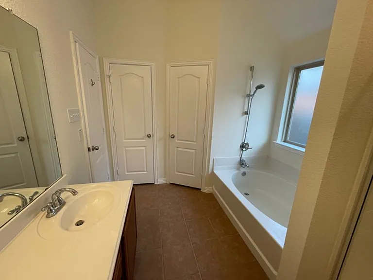 1601 White Willow Ln — Photo 23