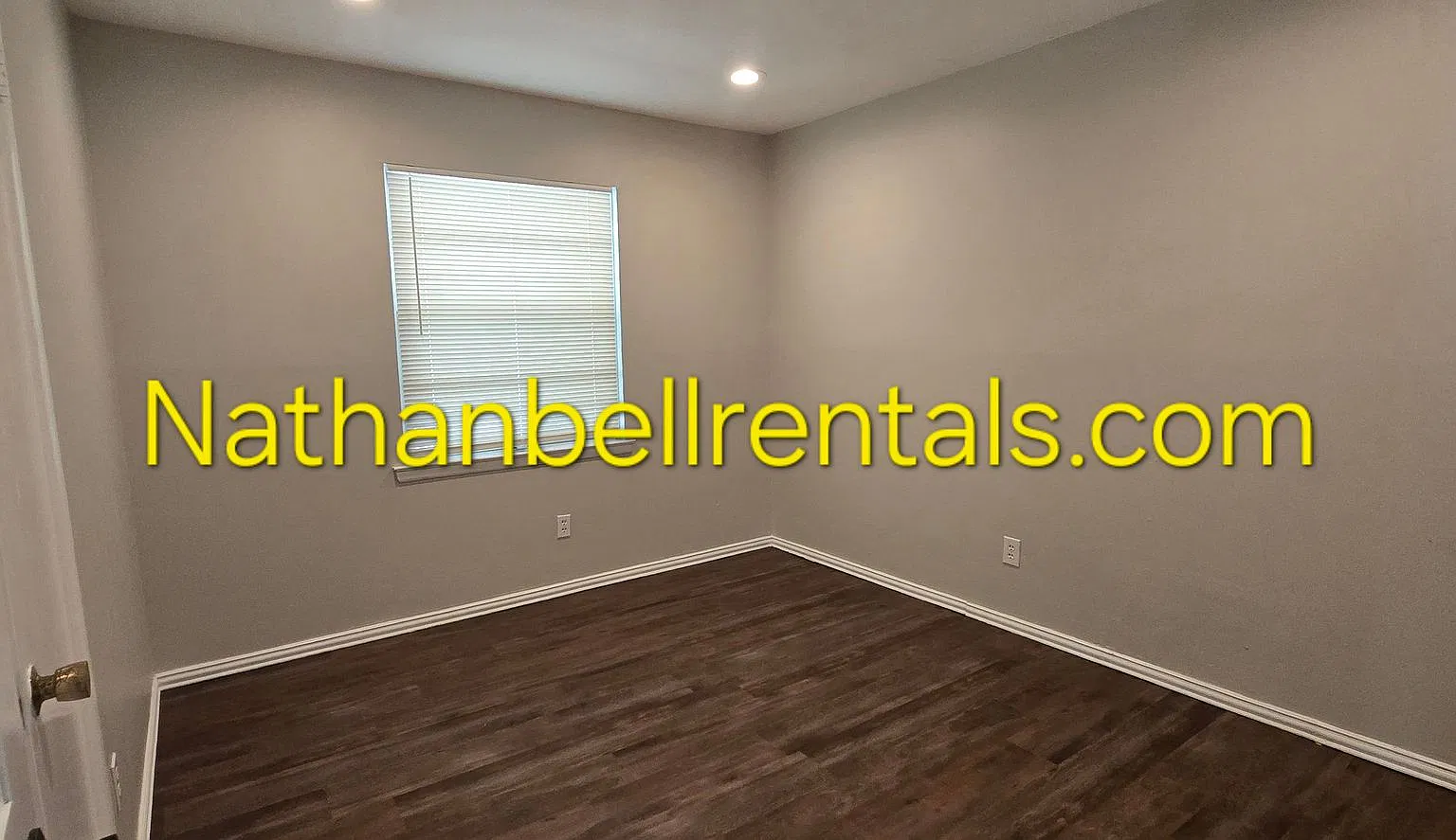 Single Family Home: 3 bed, 1 bath — Photo 4