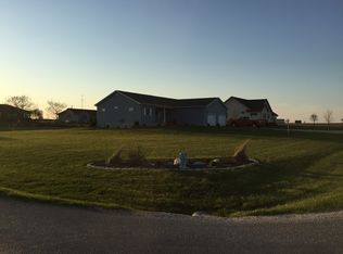 7 Green Acres St, Shelbyville, IL 62565