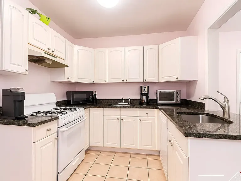 48 Egmont St #5 — Photo 1