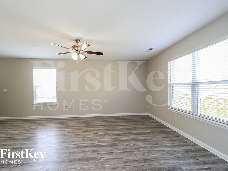 545 Lakewood Glen Ct — Photo 3
