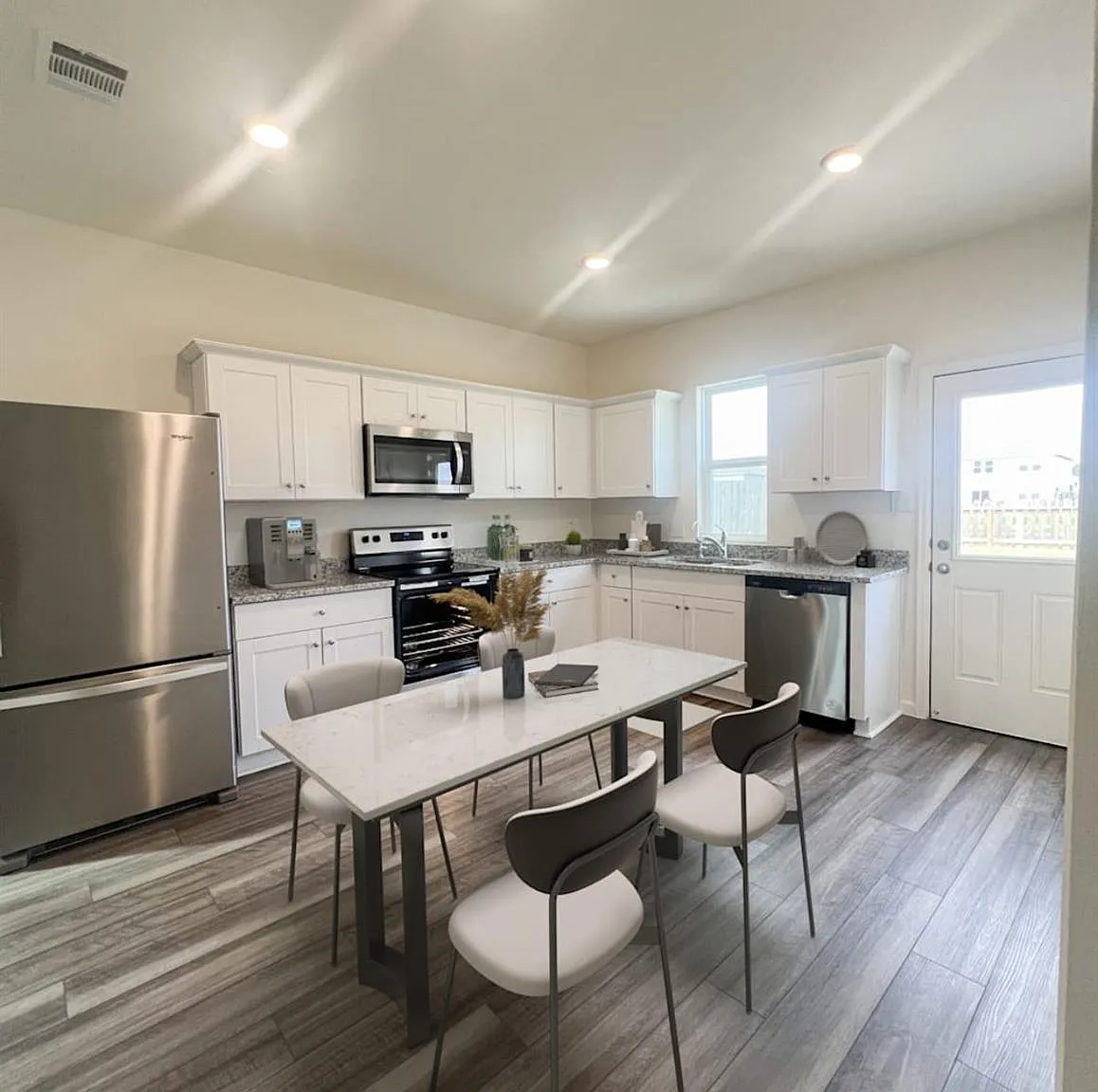 3 bed, 2.0 bath, $1,850 — Photo 3