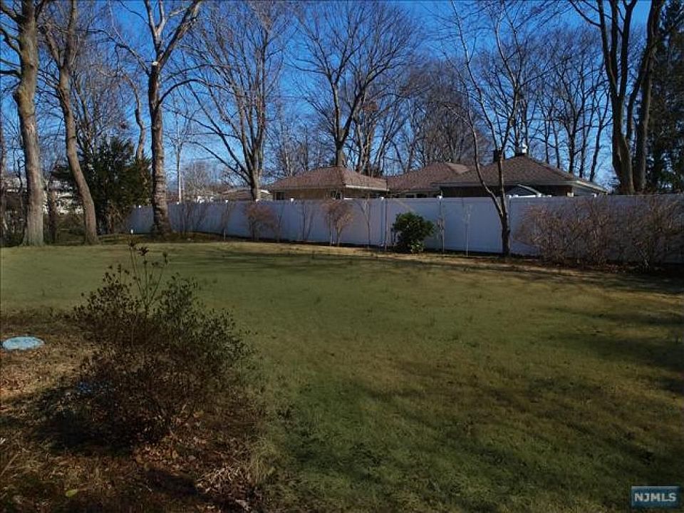 1st image of 189 Carlton Pl