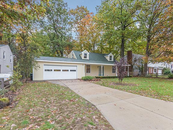 2nd image of 333 Lantern Dr NW