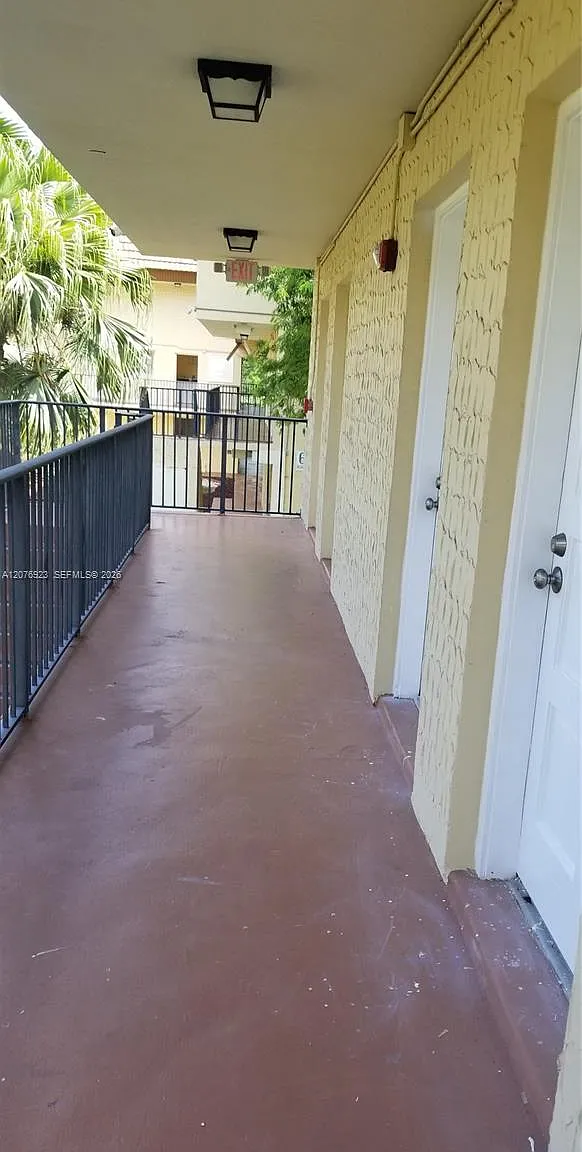 Courtyards At Kendall Con — Photo 1