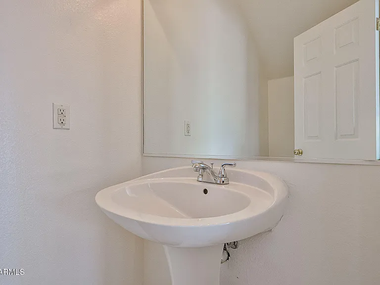 14584 W Watson Ln — Photo 15