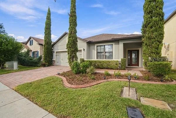 4 bed, 2.0 bath, 2092 sqft, $2,700 — Photo 2