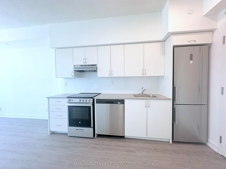 25 Kitney Dr #305 — Photo 3