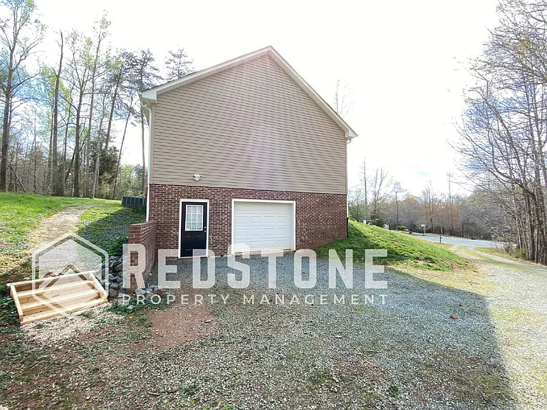 3903 Johns Creek Dr — Photo 3