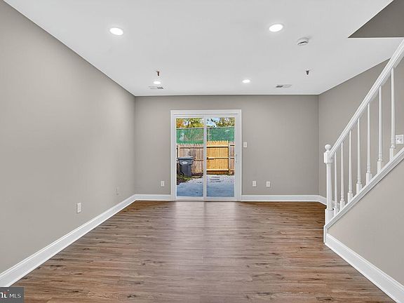 3rd image of 7626 Lee Landing Dr
