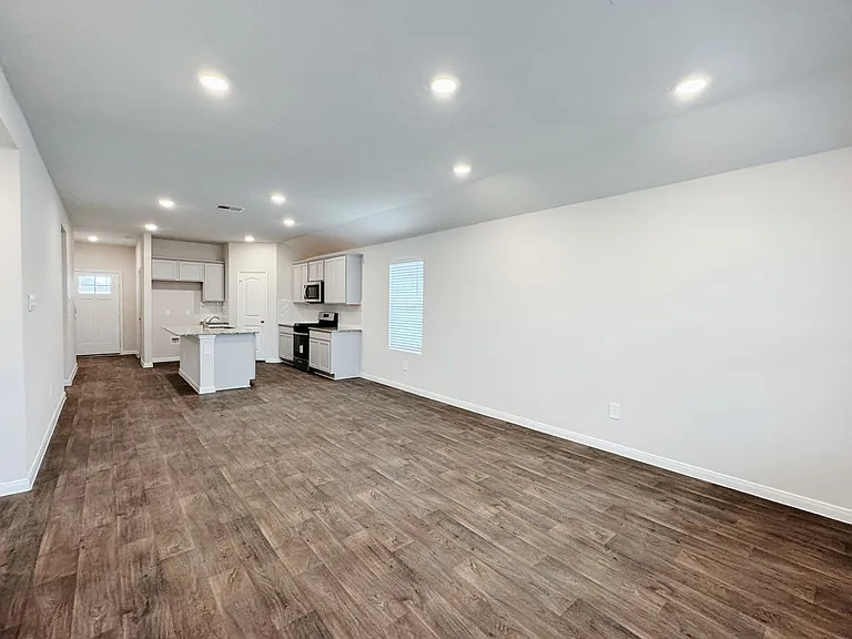 1207 Camden Ln — Photo 11