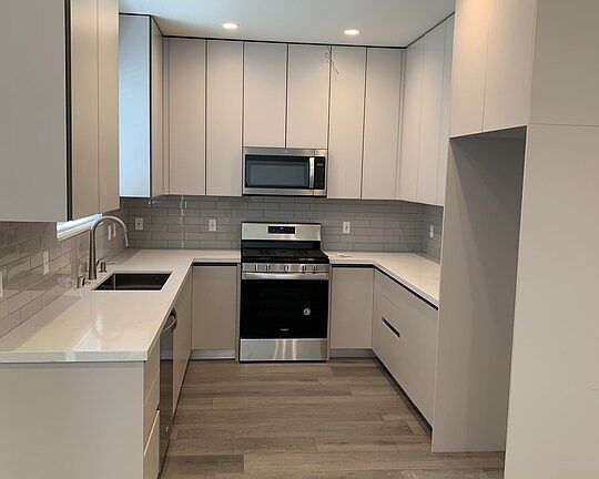 5th image of 1721 Granville Ave #2