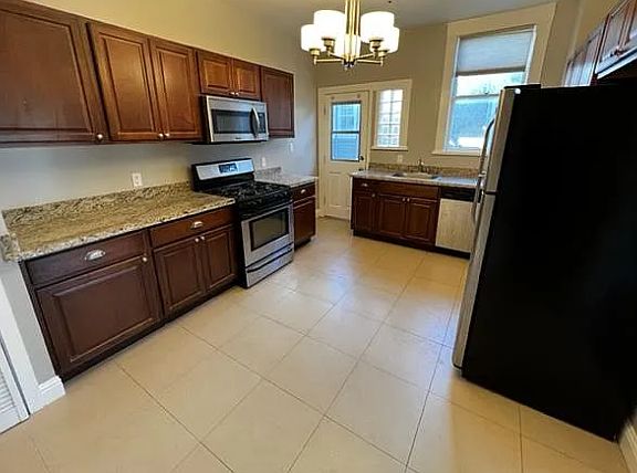 2nd image of 2609 Lake St #2