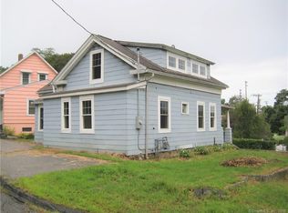 11 Walnut St, Putnam, CT 06260