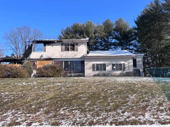 34 Bernard Dr, Ewing, NJ 08628