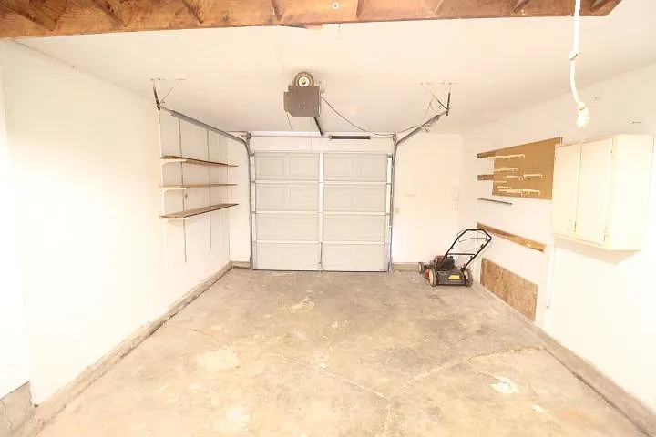 2436 Huntleigh Dr — Photo 12