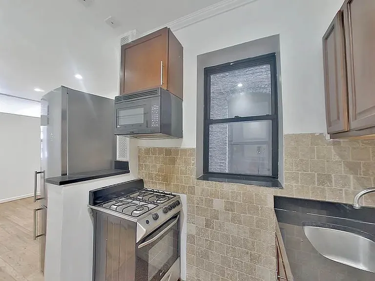 104 Suffolk St #2 — Photo 3