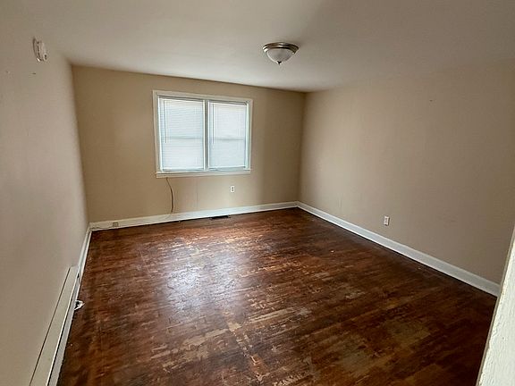 3rd image of 1 6th St #10459704