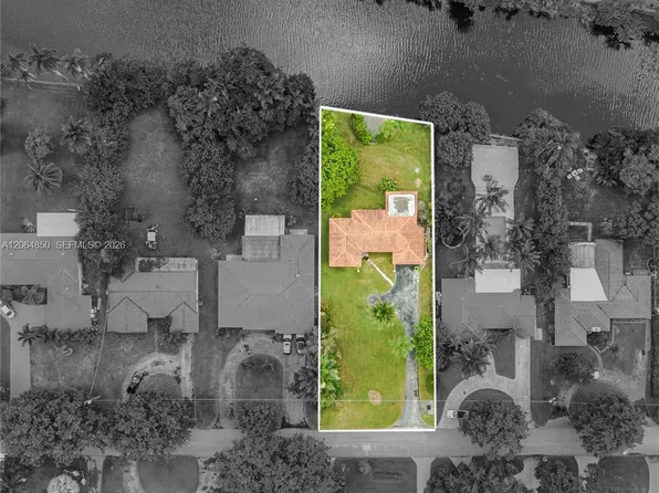 400 NW 87th St, El Portal, FL 33150