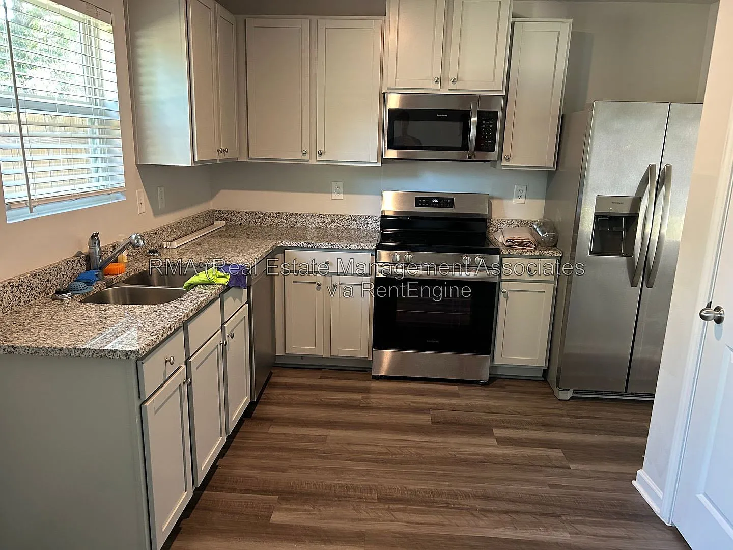 3 bed, 2.5 bath, 1240 sqft, $1,600 — Photo 3