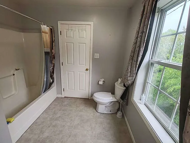 925 Vestal Rd — Photo 14