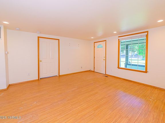 4th image of 1602 Gordon Rd