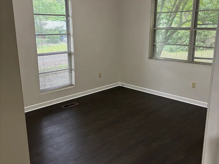 901 Carson Ln SW — Photo 3