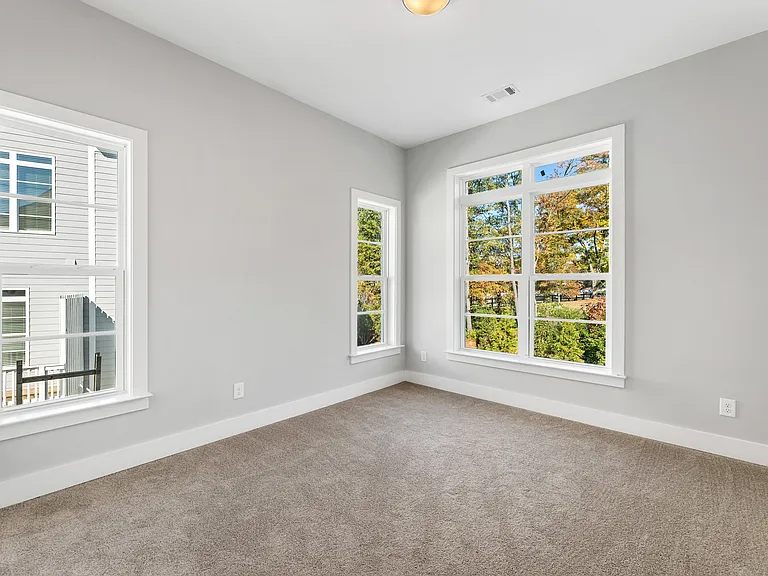 2035 Parkside Ln — Photo 32