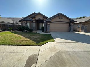 9911 N Baird Ave, Fresno, CA 93720