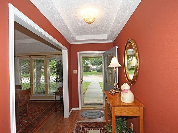 2nd image of 1930 E Branch Hollow Dr