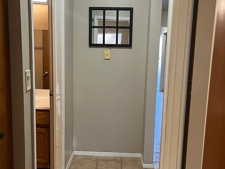 3028 N Corrine Dr — Photo 6