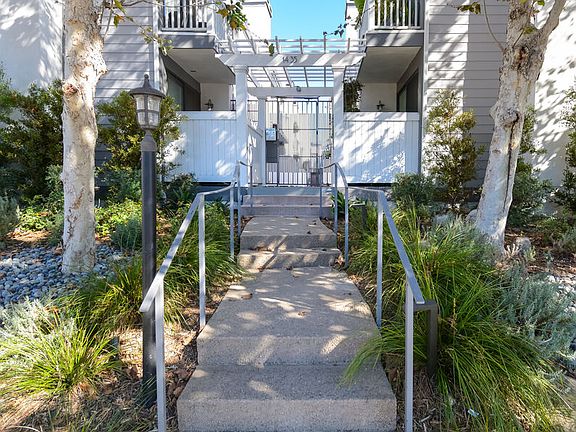 3rd image of 1435 26th St Unit 6